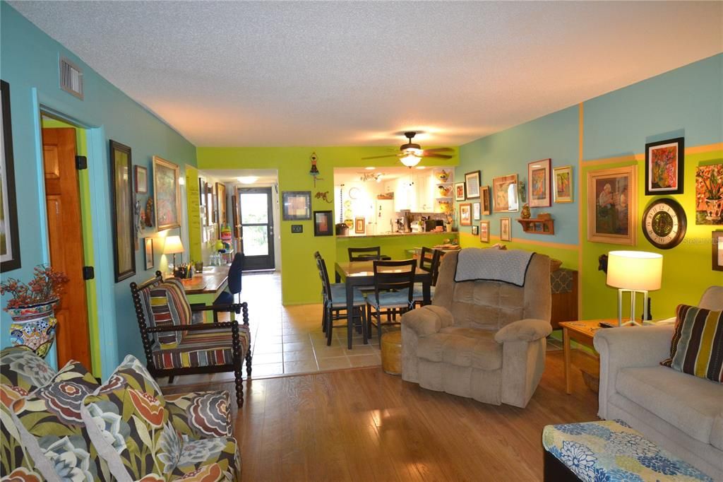For Rent: $2,400 (2 beds, 2 baths, 1094 Square Feet)