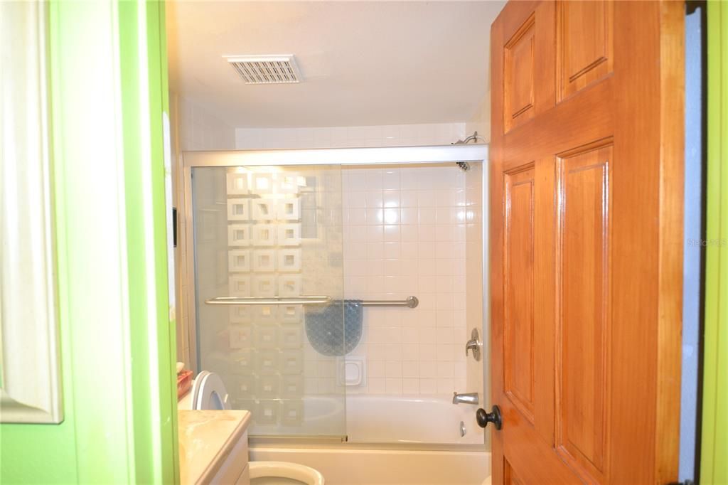 For Rent: $2,400 (2 beds, 2 baths, 1094 Square Feet)