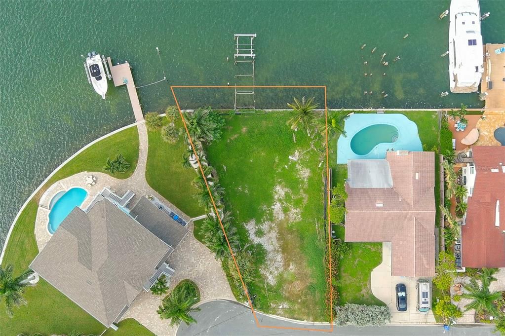For Sale: $1,250,000 (0.18 acres)