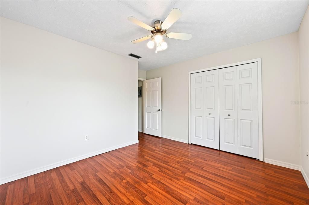 For Sale: $159,999 (2 beds, 1 baths, 1000 Square Feet)