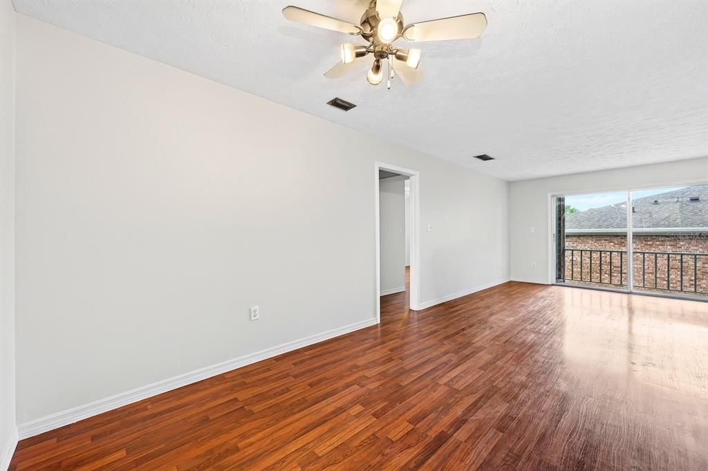 For Sale: $159,999 (2 beds, 1 baths, 1000 Square Feet)
