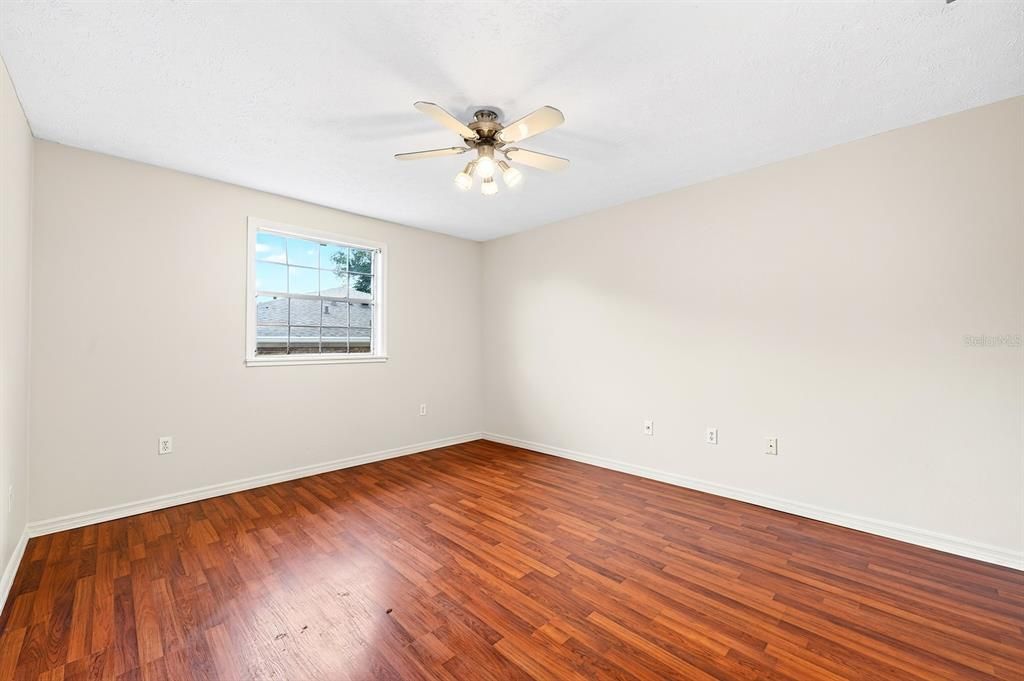 For Sale: $159,999 (2 beds, 1 baths, 1000 Square Feet)