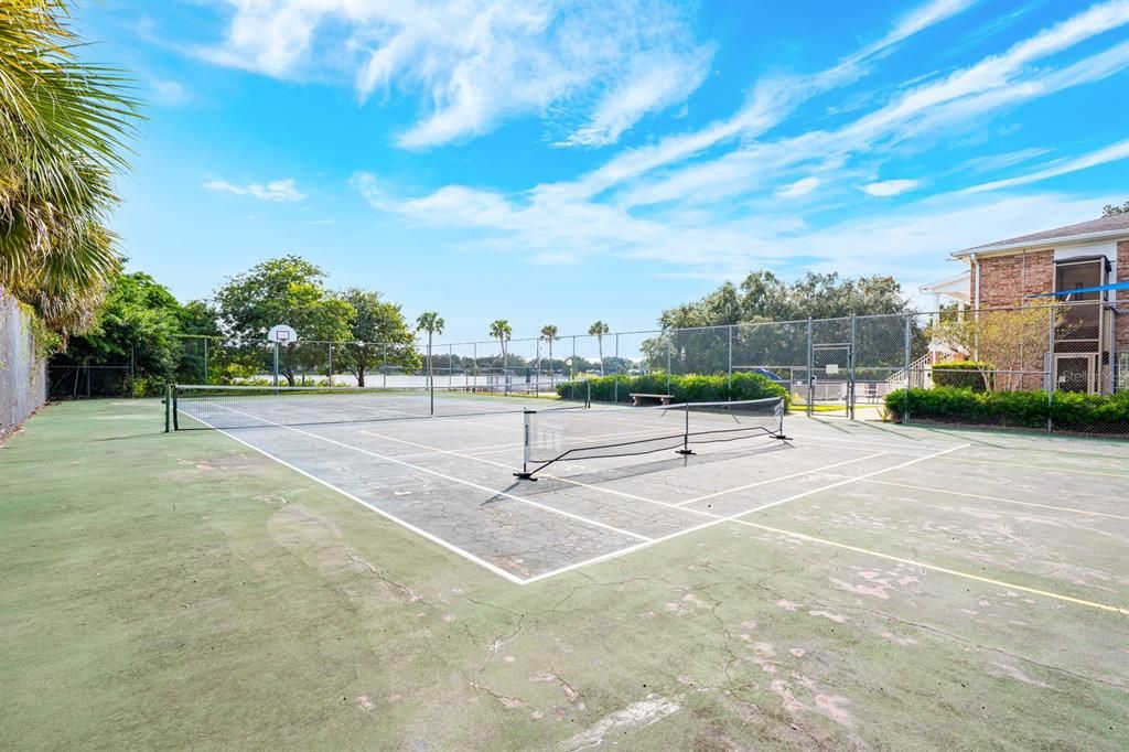 For Sale: $159,999 (2 beds, 1 baths, 1000 Square Feet)