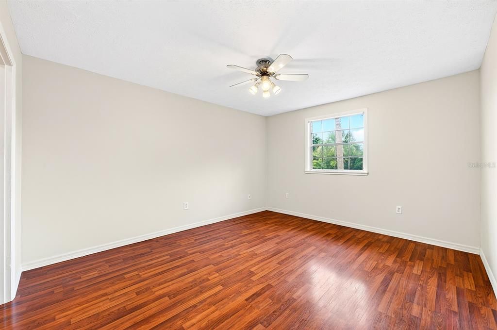 For Sale: $159,999 (2 beds, 1 baths, 1000 Square Feet)