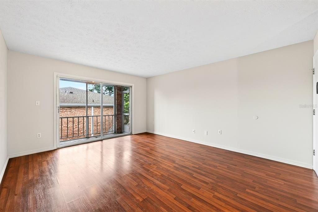 For Sale: $159,999 (2 beds, 1 baths, 1000 Square Feet)