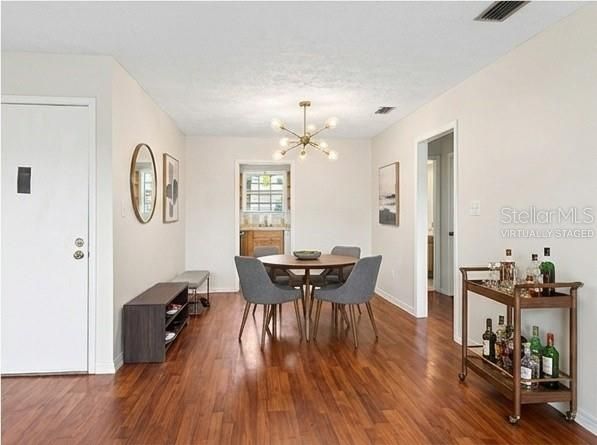 For Sale: $159,999 (2 beds, 1 baths, 1000 Square Feet)