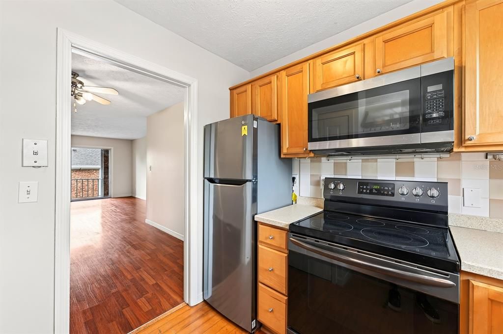 For Sale: $159,999 (2 beds, 1 baths, 1000 Square Feet)