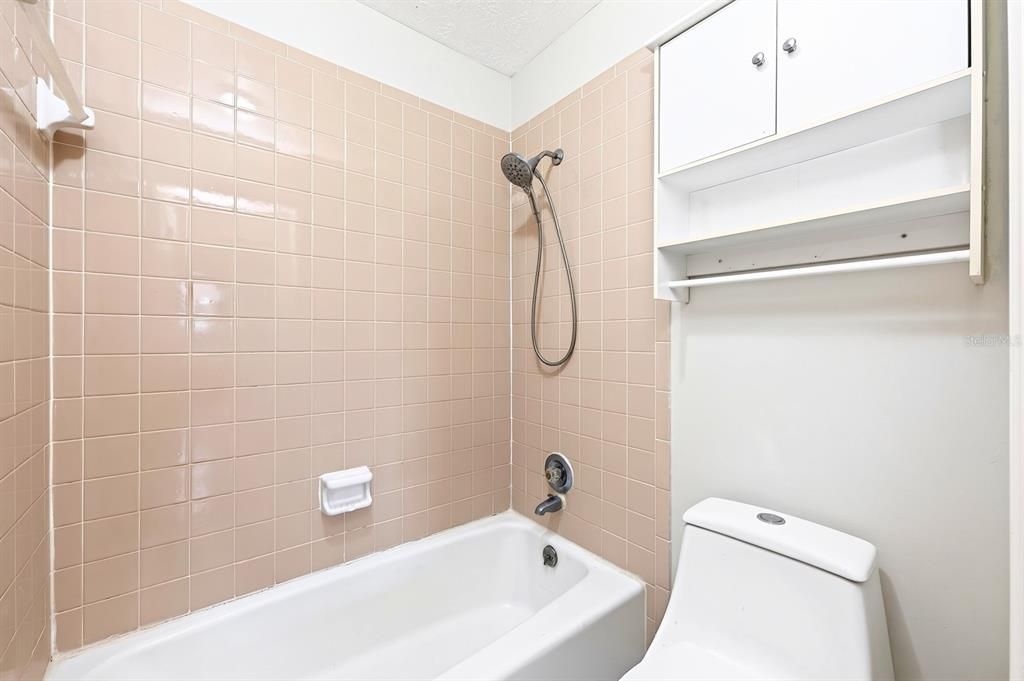 For Sale: $159,999 (2 beds, 1 baths, 1000 Square Feet)