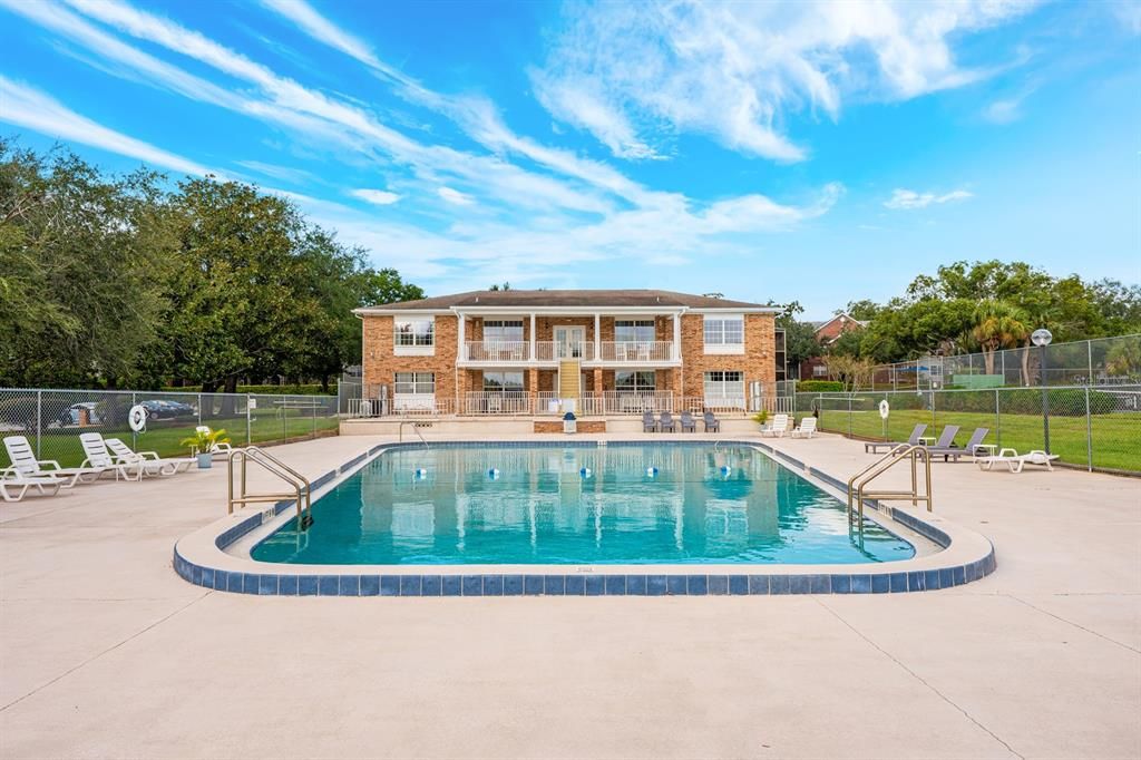 For Sale: $159,999 (2 beds, 1 baths, 1000 Square Feet)