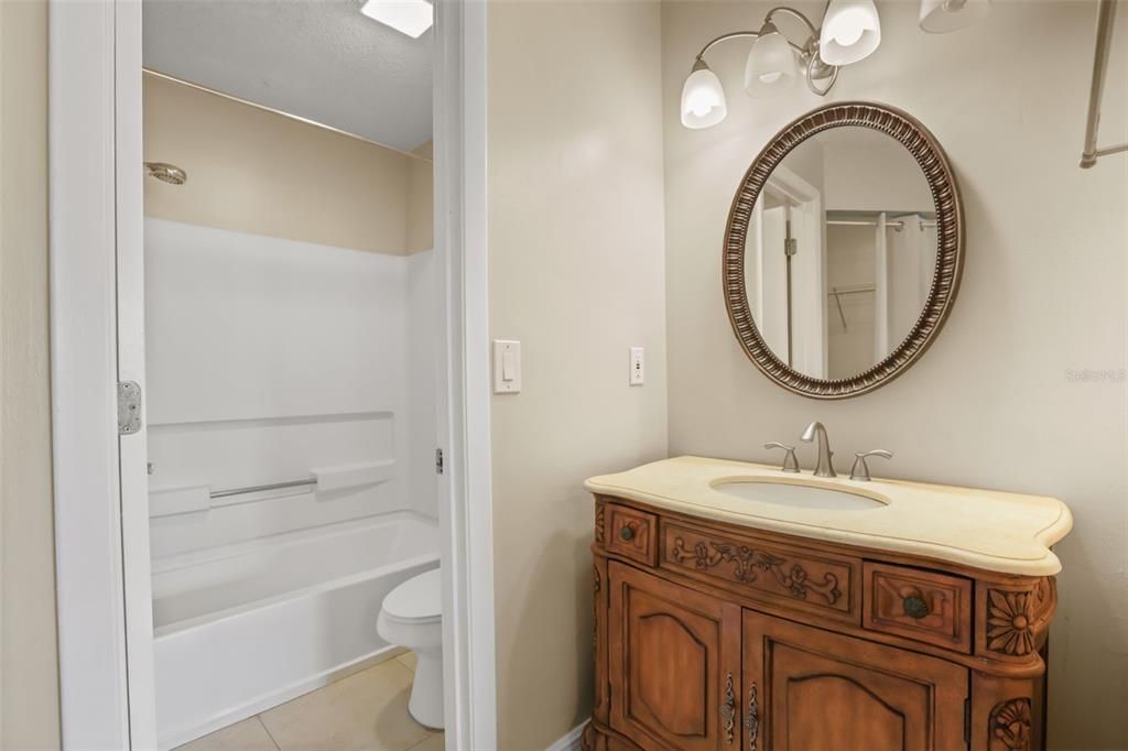 For Sale: $159,000 (2 beds, 2 baths, 912 Square Feet)