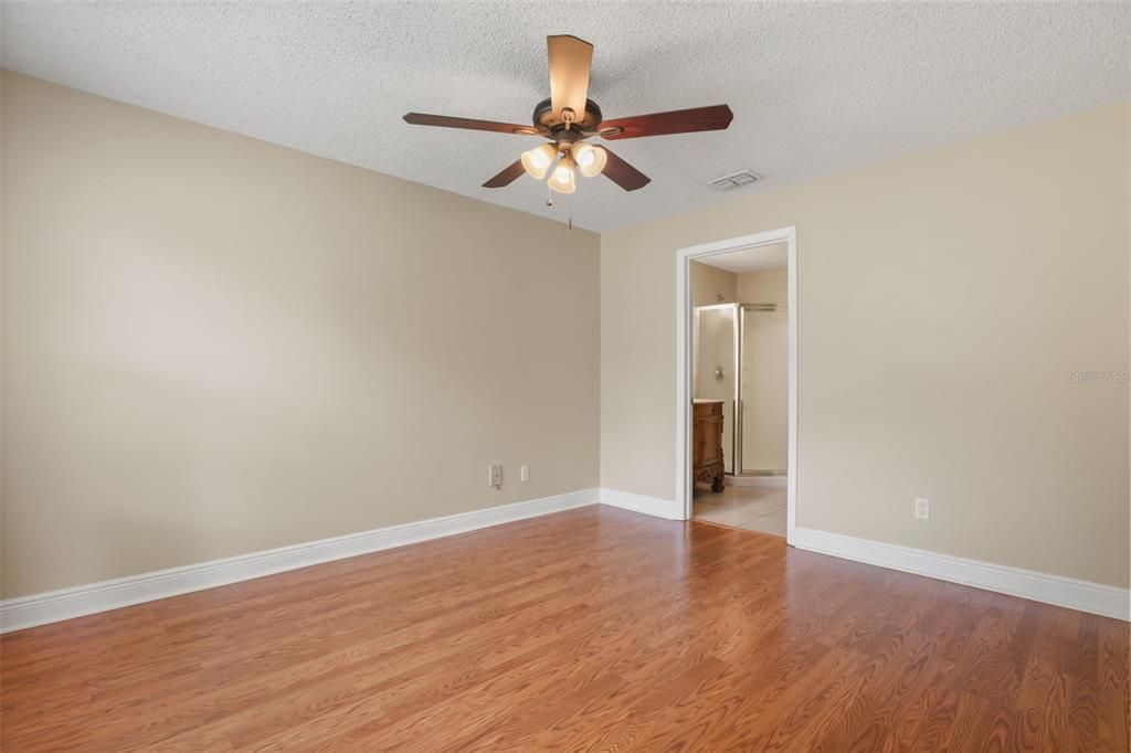 For Sale: $159,000 (2 beds, 2 baths, 912 Square Feet)