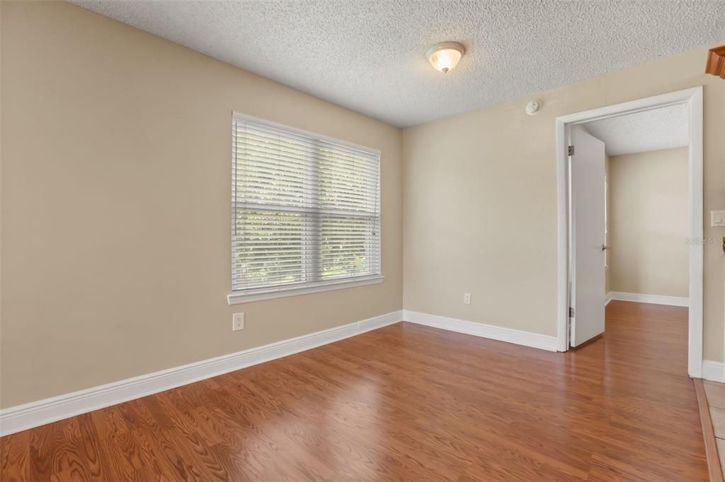 For Sale: $159,000 (2 beds, 2 baths, 912 Square Feet)