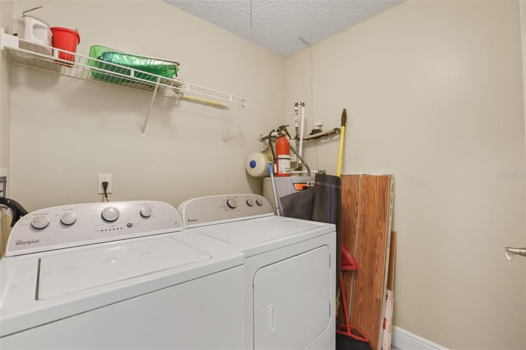 For Sale: $159,000 (2 beds, 2 baths, 912 Square Feet)