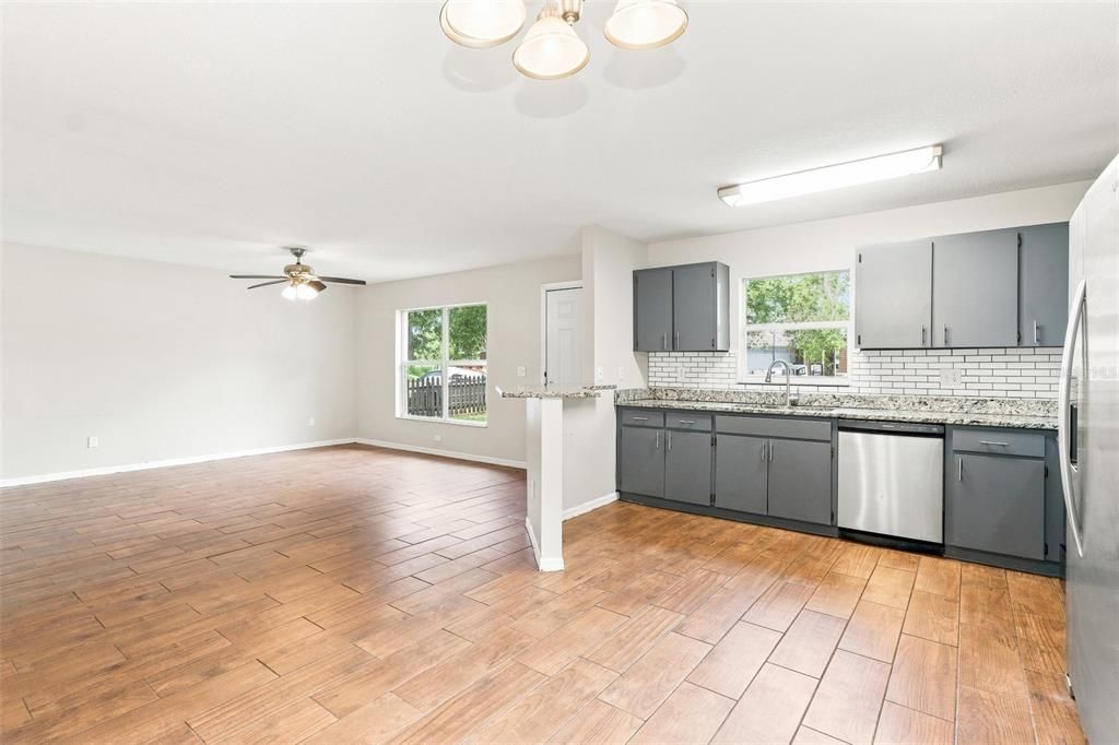 For Sale: $435,000 (3 beds, 2 baths, 1200 Square Feet)
