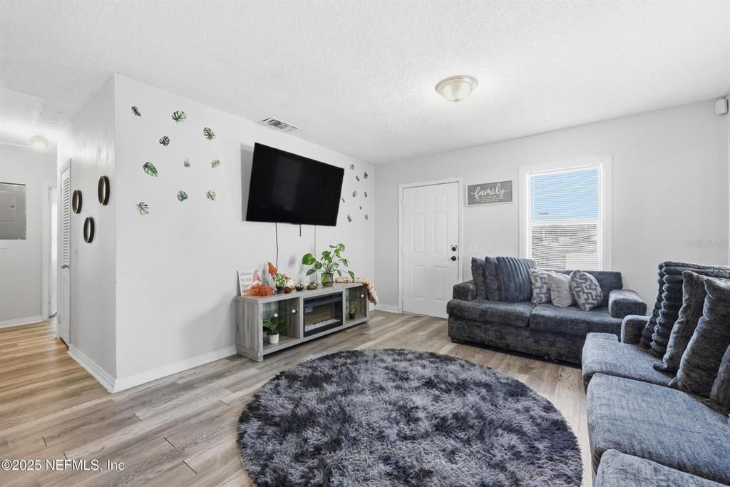 For Sale: $135,000 (3 beds, 2 baths, 1224 Square Feet)