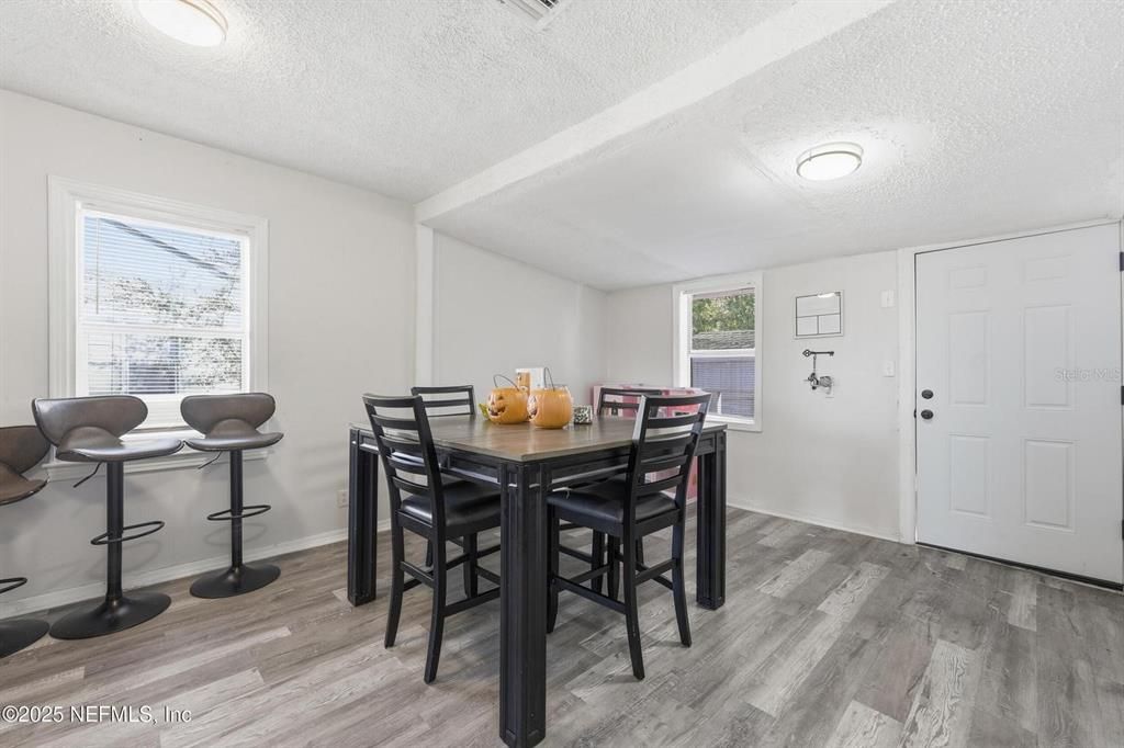 For Sale: $135,000 (3 beds, 2 baths, 1224 Square Feet)