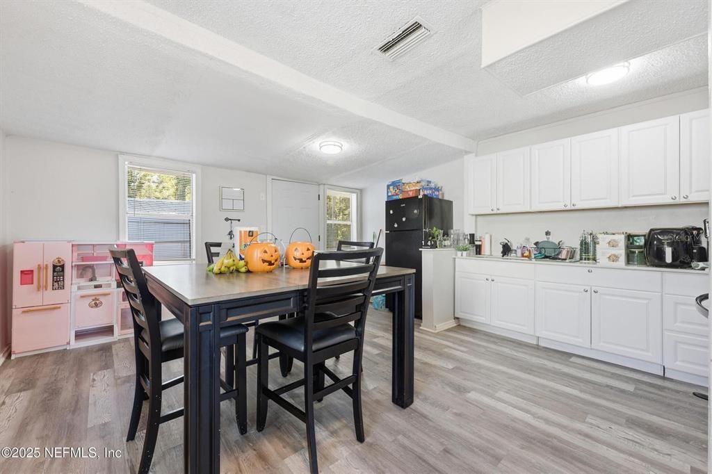 For Sale: $135,000 (3 beds, 2 baths, 1224 Square Feet)
