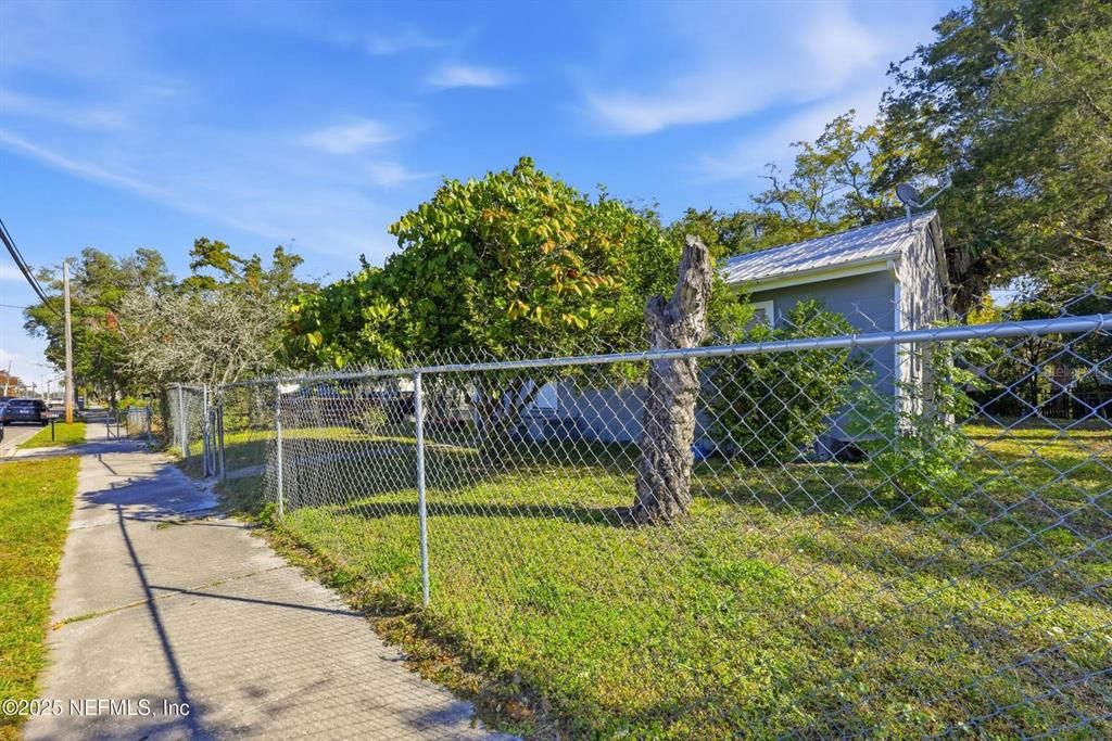 For Sale: $135,000 (3 beds, 2 baths, 1224 Square Feet)