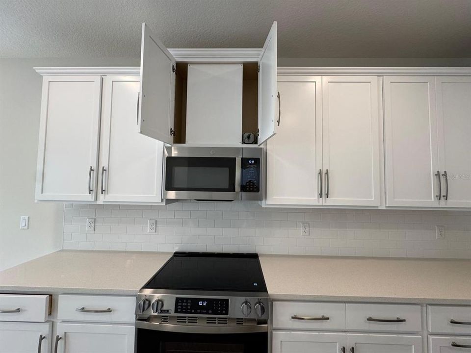 For Rent: $2,700 (3 beds, 2 baths, 2147 Square Feet)