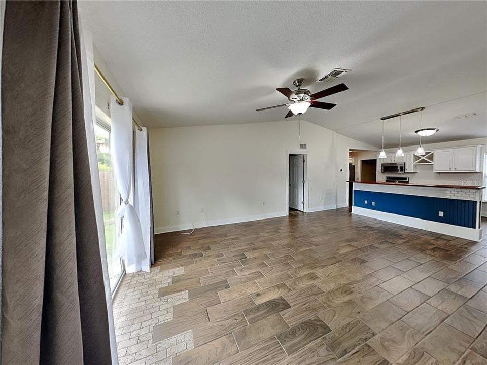 В аренду: $2,295 (3 спален, 2 ванн, 1264 Квадратных фут)