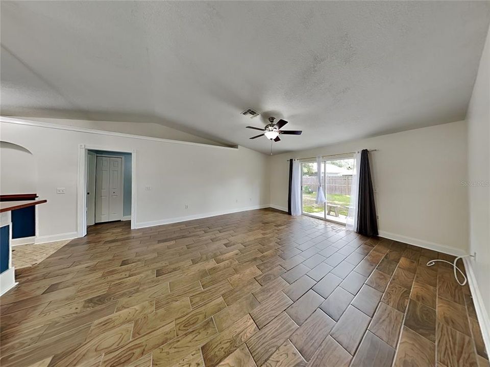 В аренду: $2,295 (3 спален, 2 ванн, 1264 Квадратных фут)