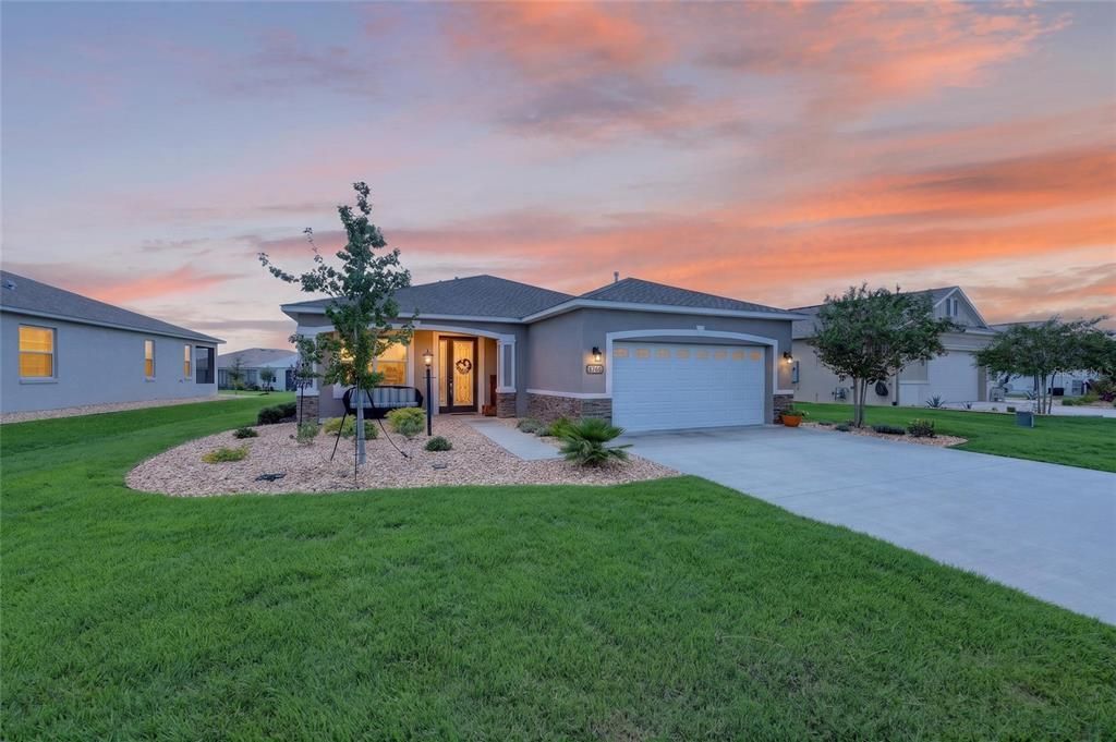 For Sale: $389,500 (3 beds, 2 baths, 1874 Square Feet)