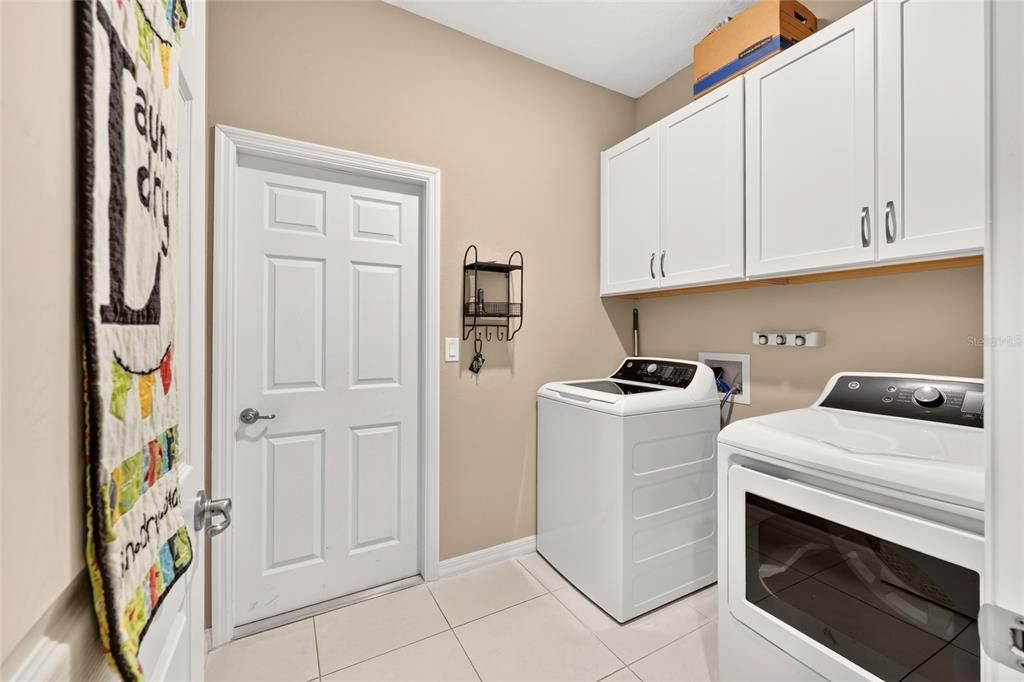 For Sale: $389,500 (3 beds, 2 baths, 1874 Square Feet)