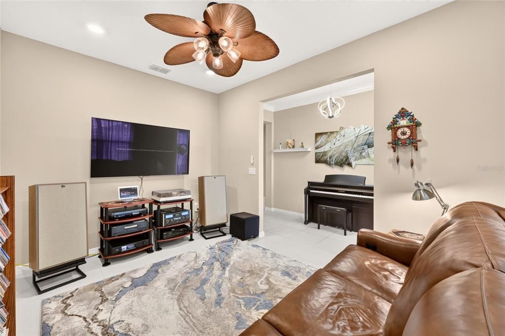 For Sale: $389,500 (3 beds, 2 baths, 1874 Square Feet)