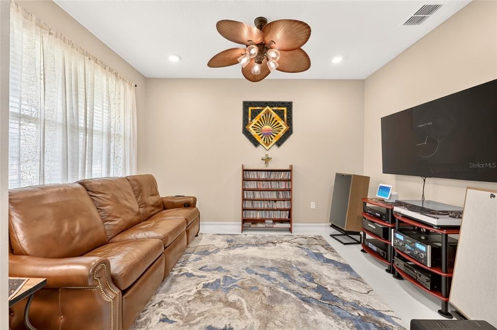 For Sale: $389,500 (3 beds, 2 baths, 1874 Square Feet)
