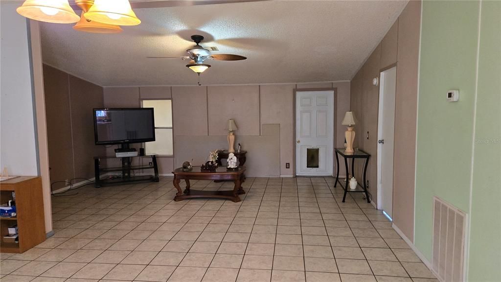For Sale: $175,000 (3 beds, 2 baths, 1800 Square Feet)