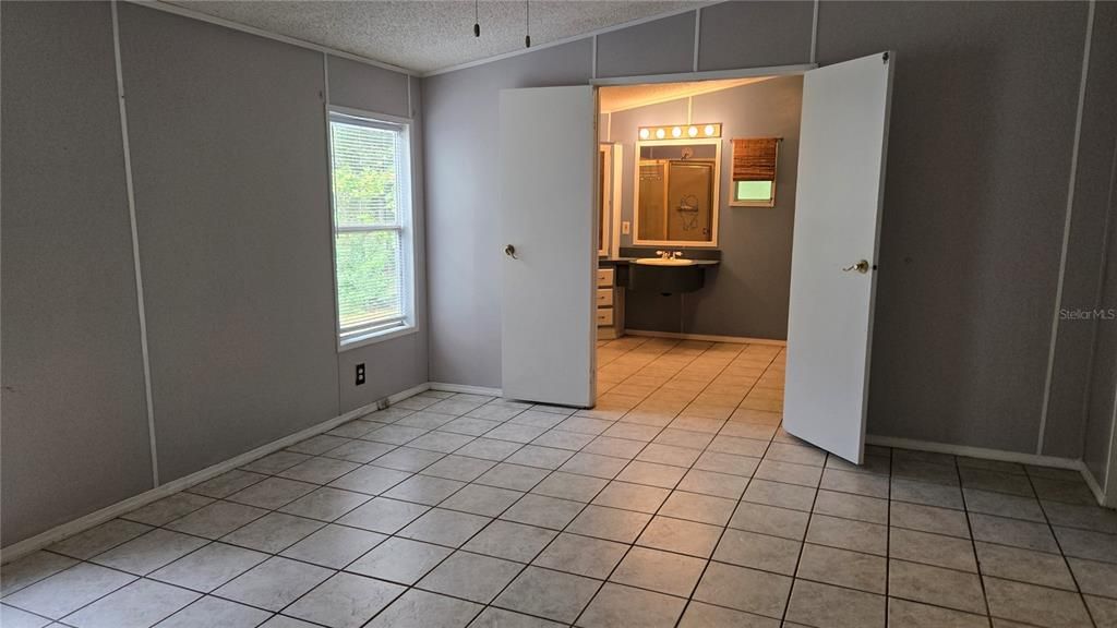 For Sale: $175,000 (3 beds, 2 baths, 1800 Square Feet)