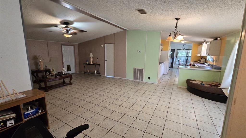 For Sale: $175,000 (3 beds, 2 baths, 1800 Square Feet)