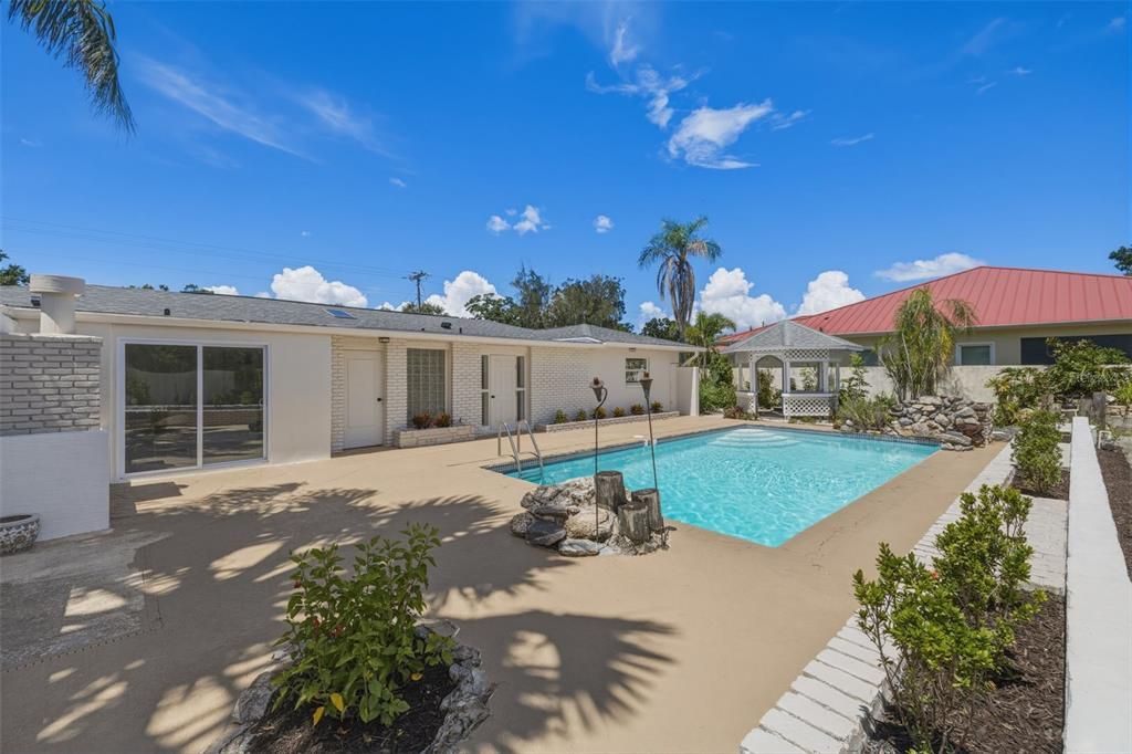For Sale: $650,000 (3 beds, 3 baths, 1896 Square Feet)