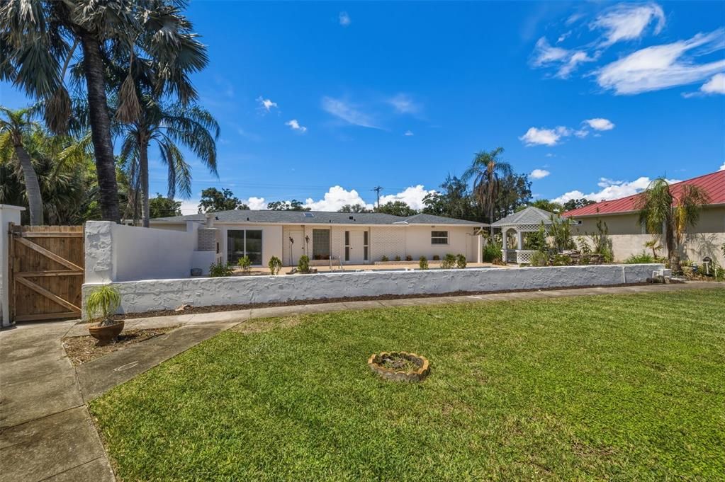 For Sale: $650,000 (3 beds, 3 baths, 1896 Square Feet)