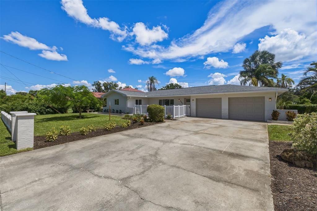 For Sale: $650,000 (3 beds, 3 baths, 1896 Square Feet)