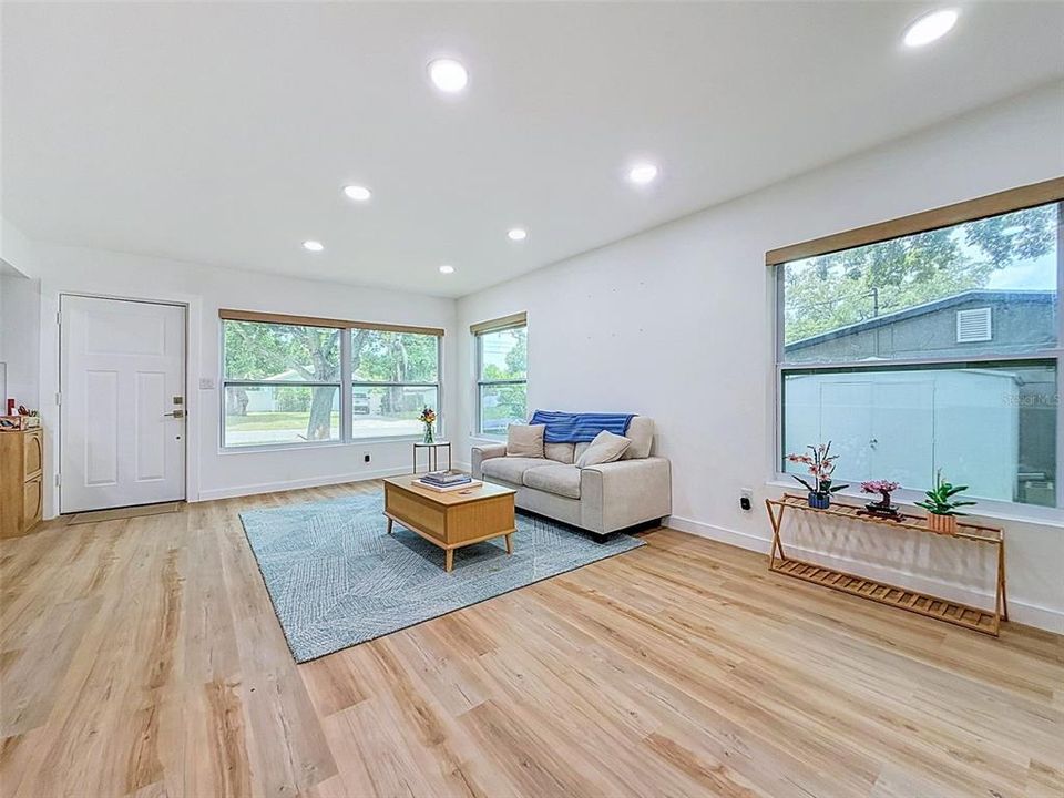 En Venta: $574,950 (2 camas, 2 baños, 2014 Pies cuadrados)