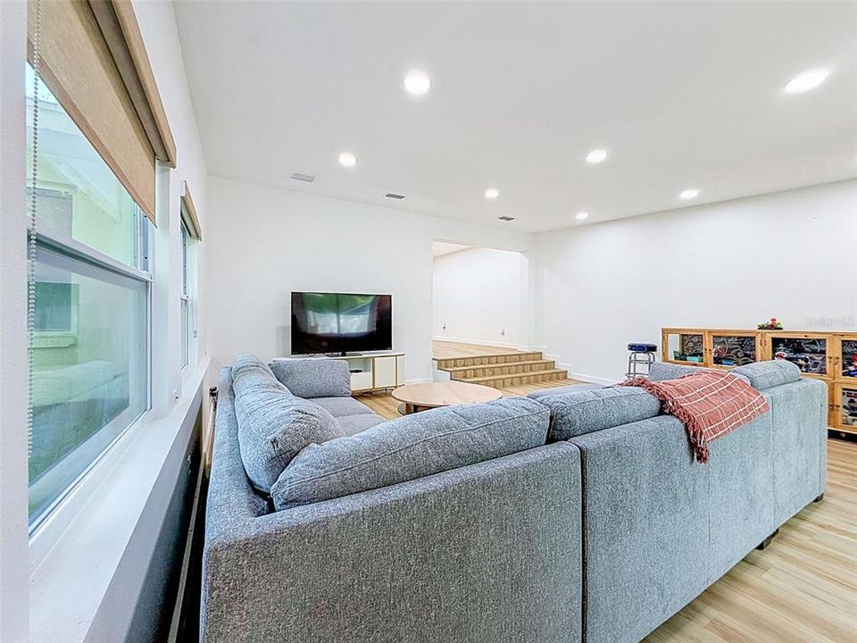 En Venta: $574,950 (2 camas, 2 baños, 2014 Pies cuadrados)