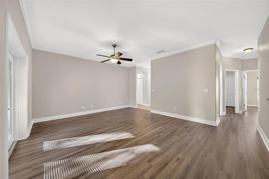 For Sale: $329,000 (4 beds, 2 baths, 1624 Square Feet)