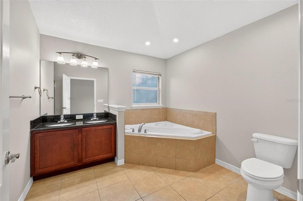 For Sale: $329,000 (4 beds, 2 baths, 1624 Square Feet)