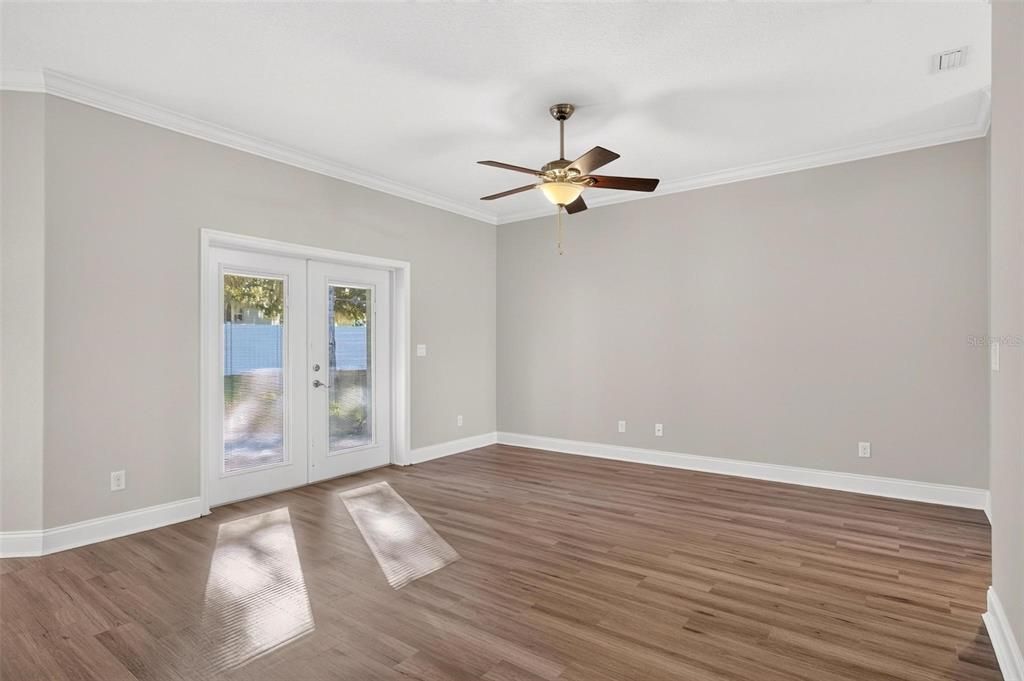 For Sale: $329,000 (4 beds, 2 baths, 1624 Square Feet)