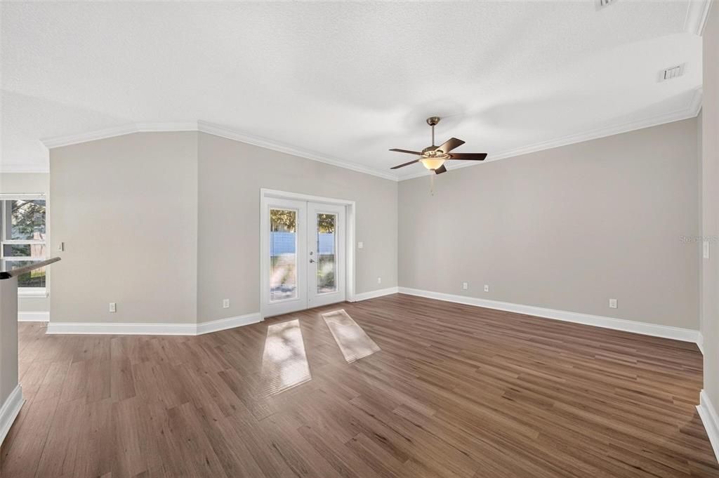 For Sale: $329,000 (4 beds, 2 baths, 1624 Square Feet)