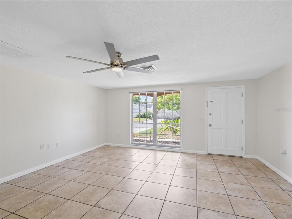 Active With Contract: $235,000 (2 beds, 1 baths, 1138 Square Feet)