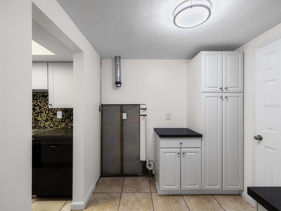 Active With Contract: $235,000 (2 beds, 1 baths, 1138 Square Feet)