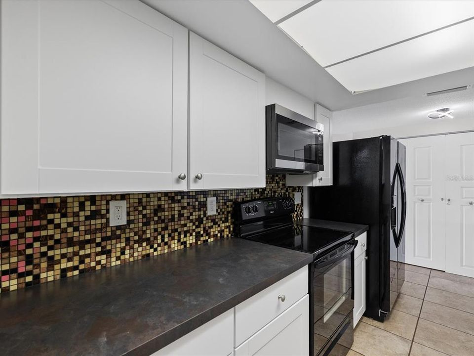 Active With Contract: $235,000 (2 beds, 1 baths, 1138 Square Feet)