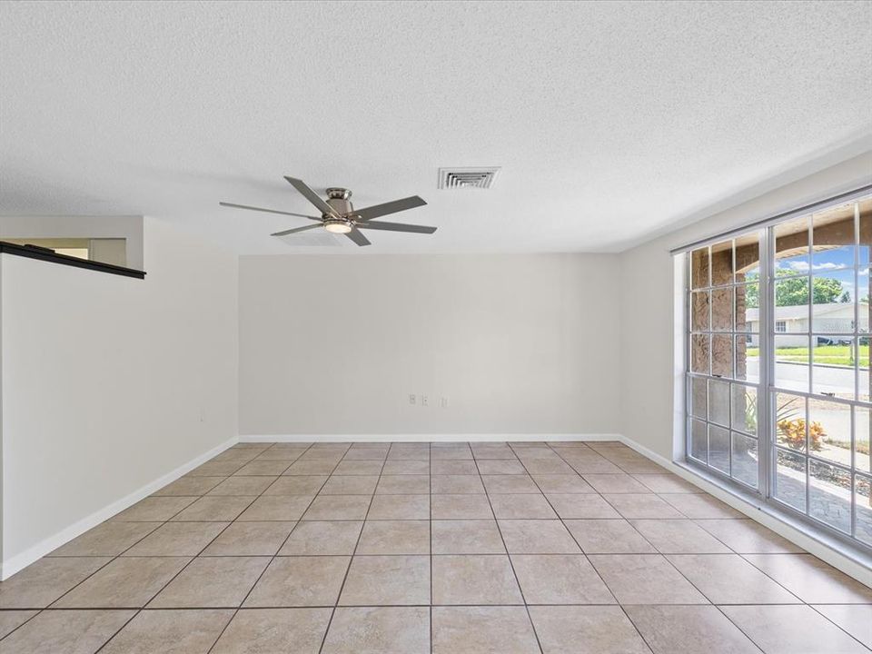 Active With Contract: $235,000 (2 beds, 1 baths, 1138 Square Feet)