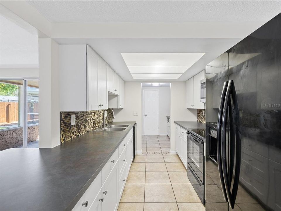 Active With Contract: $235,000 (2 beds, 1 baths, 1138 Square Feet)