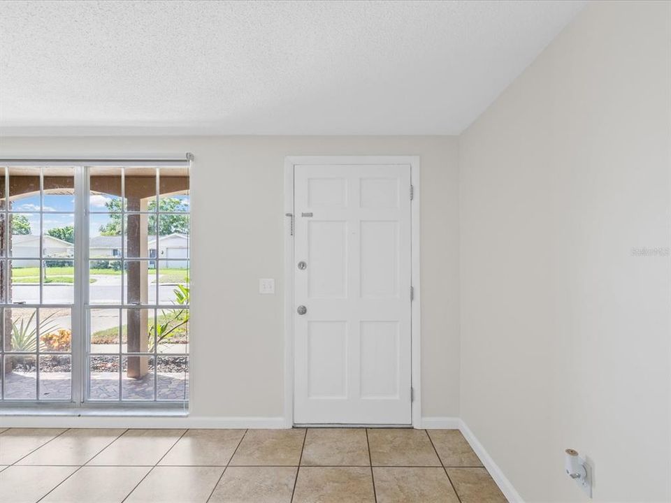 Active With Contract: $235,000 (2 beds, 1 baths, 1138 Square Feet)