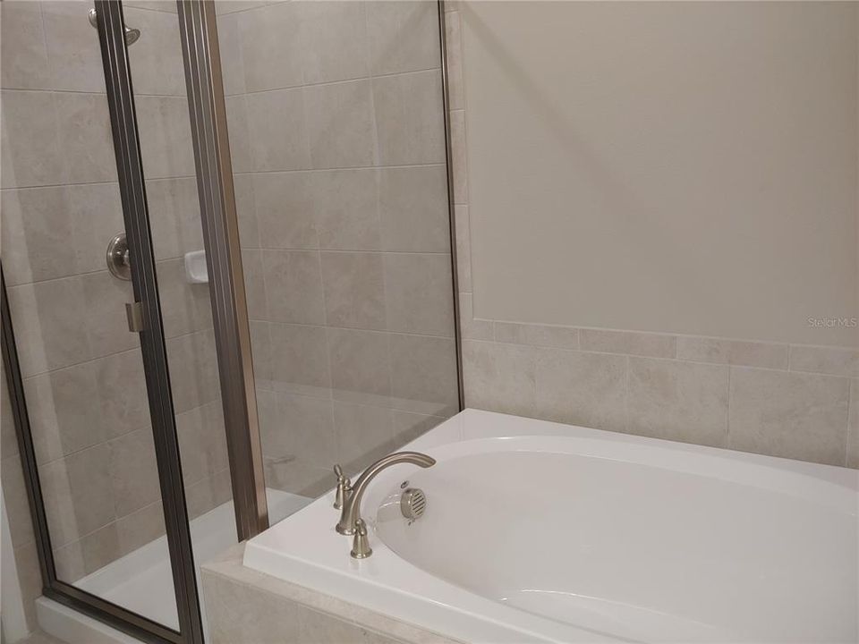 For Rent: $2,550 (3 beds, 2 baths, 1884 Square Feet)