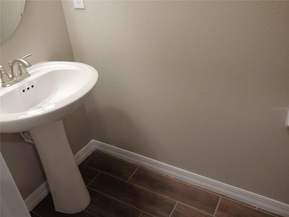 For Rent: $2,550 (3 beds, 2 baths, 1884 Square Feet)