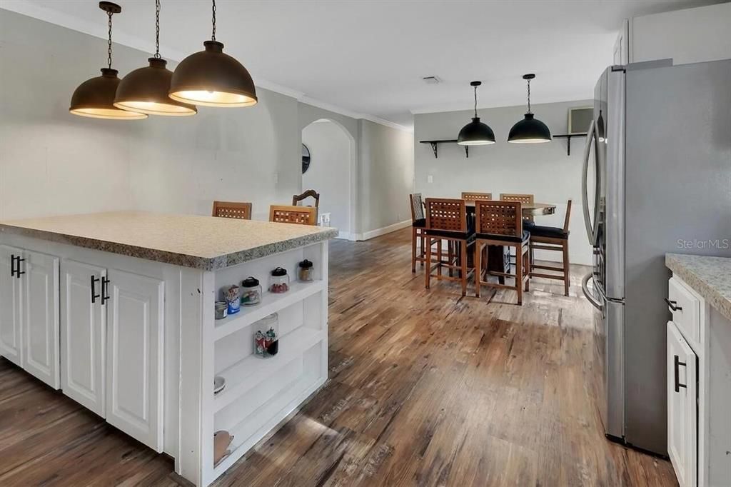 待售: $325,000 (3 贝兹, 3 浴室, 2088 平方英尺)